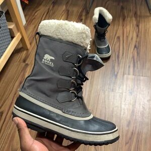 Sorel Waterproof/Faux Fur Boots (6)